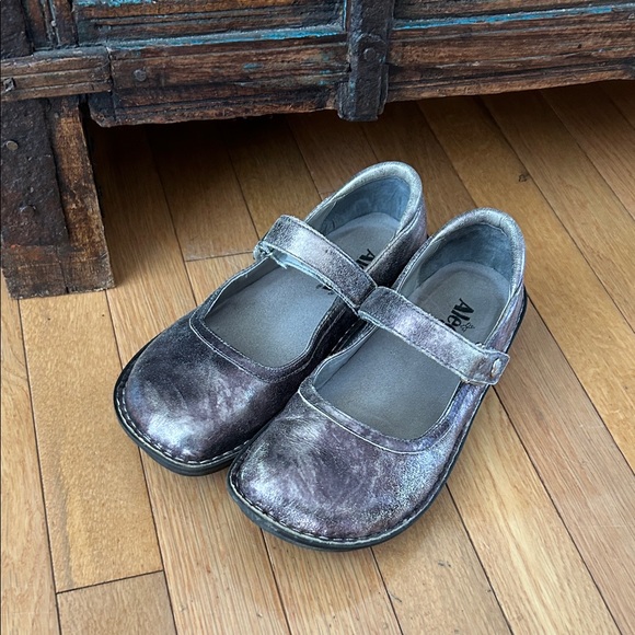Elegant Silver/pewter Alegria  Dress Shoes size 37(7) - Picture 1 of 7